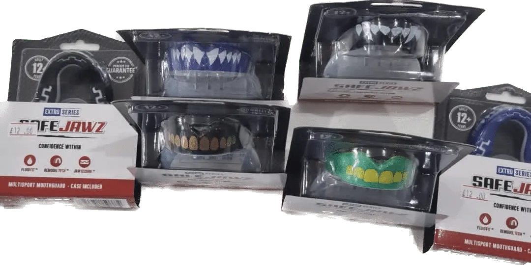 Proamboxinguk Safejawz Extro Series boxing gumshield in black, with secure fit and durable design for boxing training and matches.